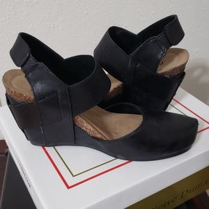 Pierre Dumas Black Wedge Size 6.5